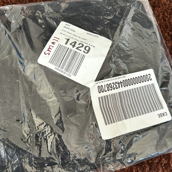 NWT! By Anthropologie Black Pull-On Silk Pants - Size Small 💎 - Picture 4 of 4